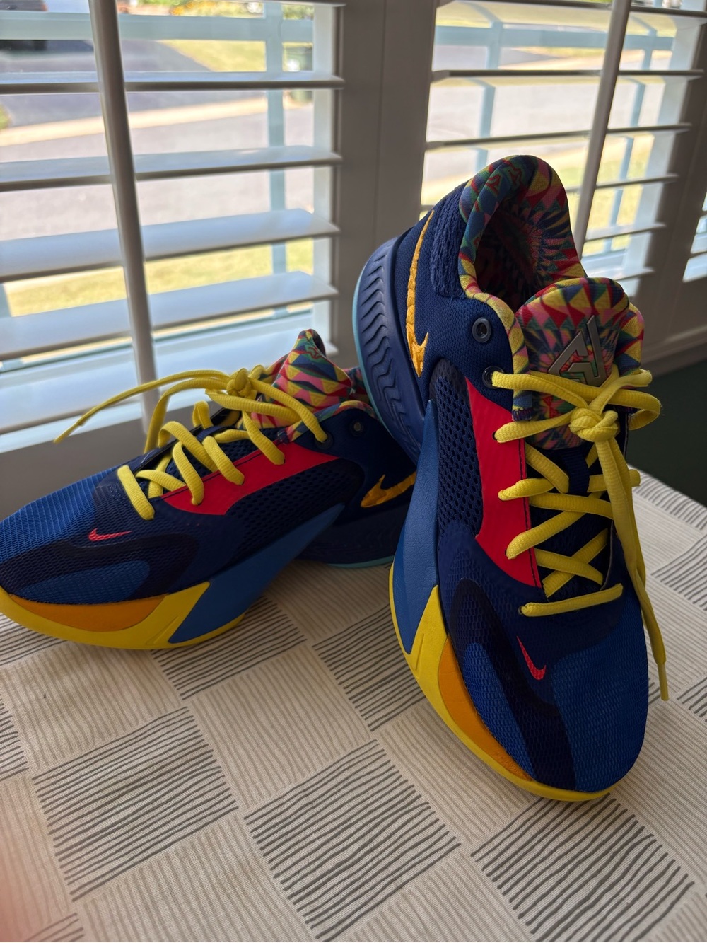 Like NEW, Nike Zoom Freak 4 SE- Kids sneakers- “kaleidoscope” pattern